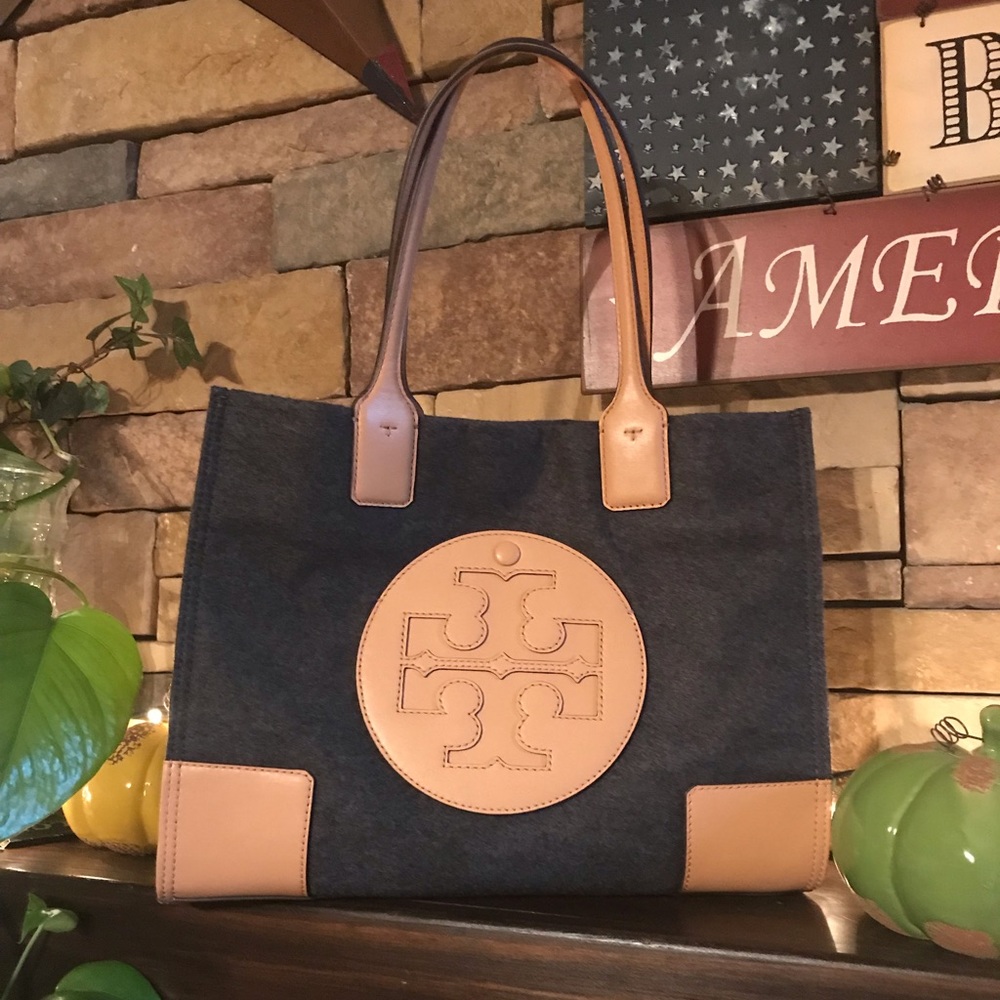 ❌ SOLD ❌   Tory Burch mini tote🎄NWT